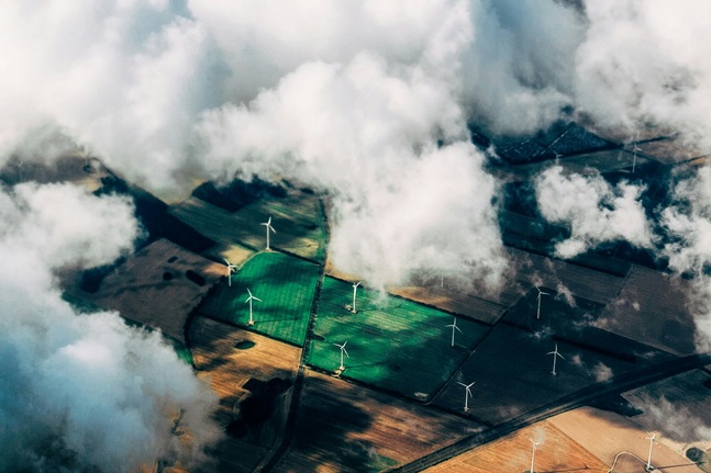 La filière des énergies renouvelables alertent sur une situation de quasi-moratoire sur l'éolien et le solaire. @Photo de Thomas Richter sur Unsplash