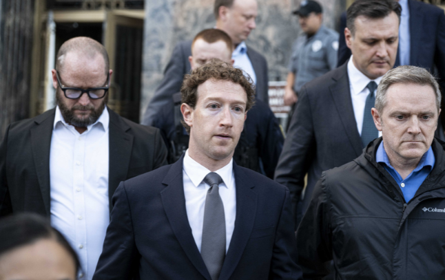 Mark Zuckerberg, le patron de Meta, à la sortie du procès à Los Angeles. @JON PUTMAN  / ANADOLU / ANADOLU VIA AFP