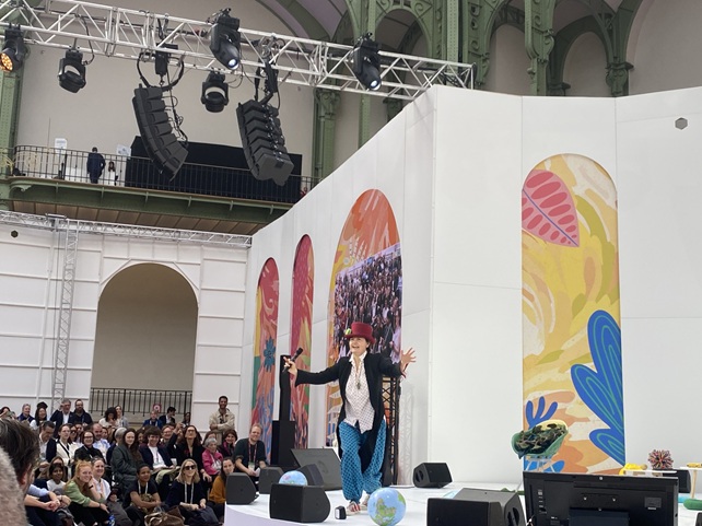 Kate Raworth a présenté son cirque du Donut sur la scène de Change Now, à Paris, lundi 30 mars. @CA