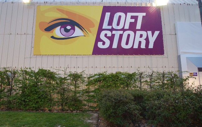 En avril 2001, le Loft Story, première émission de téléréalité, arrive en France.. Photo Frederick Florin / AFP 